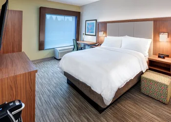 Holiday Inn Express Hotel & Suites West Long Branch by IHG hotel thumbnail 8