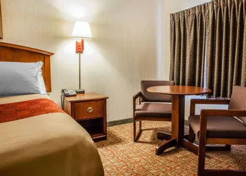 Econo Lodge Douglassville - Pottstown hotel thumbnail 5