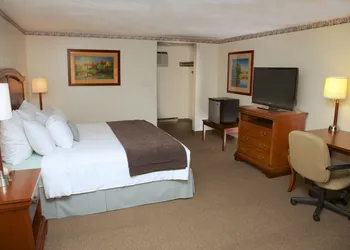 Holiday Hill Inn & Suites hotel thumbnail 7
