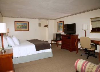 Holiday Hill Inn & Suites hotel thumbnail 8