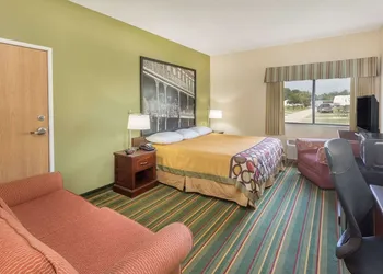 Super 8 by Wyndham Duson Lafayette West Area hotel thumbnail 3