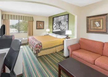Super 8 by Wyndham Duson Lafayette West Area hotel thumbnail 6