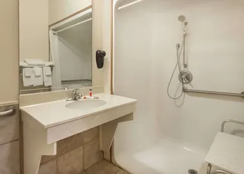 Super 8 by Wyndham Duson Lafayette West Area hotel thumbnail 8
