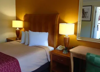 Pilgrim Inn & Cottages hotel thumbnail 4