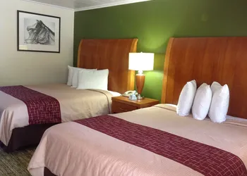 Pilgrim Inn & Cottages hotel thumbnail 5