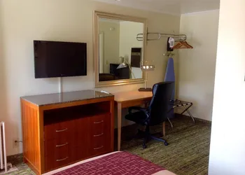 Pilgrim Inn & Cottages hotel thumbnail 7