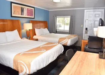 Pilgrim Inn & Cottages hotel thumbnail 8