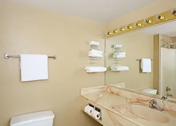 Topaz Lodge hotel thumbnail 5