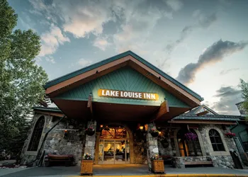 Lake Louise Inn hotel thumbnail 3