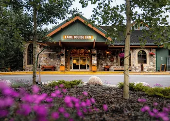Lake Louise Inn hotel thumbnail 4