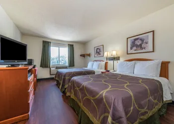Super 8 by Wyndham Denton hotel thumbnail 4