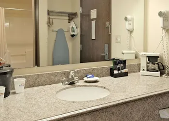 Baymont by Wyndham Battle Creek/I-94 hotel thumbnail 3