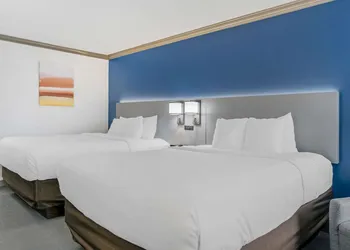 Comfort Inn Plainwell hotel thumbnail 5