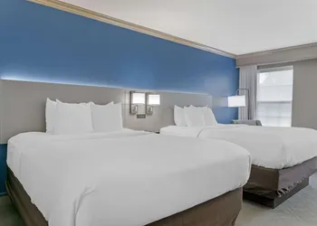 Comfort Inn Plainwell hotel thumbnail 7