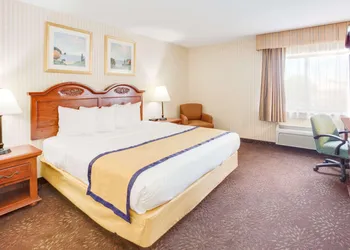 Baymont by Wyndham Kalamazoo hotel thumbnail 7