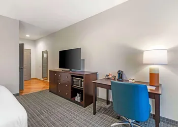 Comfort Inn & Suites Verona at Turning Stone Resort Casino hotel thumbnail 8