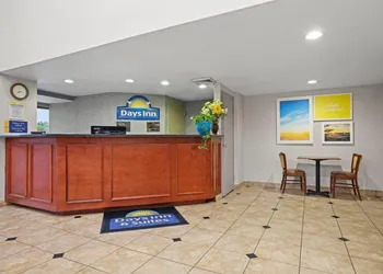 Days Inn by Wyndham Utica hotel thumbnail 3