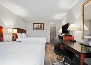 Days Inn by Wyndham Utica hotel thumbnail 5