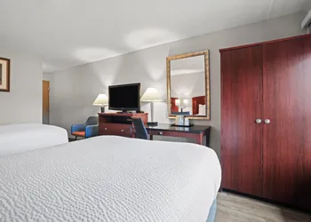 Days Inn by Wyndham Utica hotel thumbnail 6