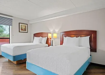 Days Inn by Wyndham Utica hotel thumbnail 7
