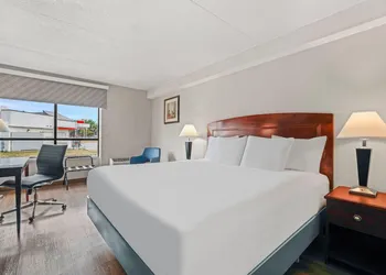 Days Inn by Wyndham Utica hotel thumbnail 8