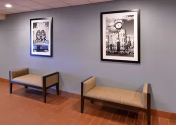 Hampton Inn Utica hotel thumbnail 3