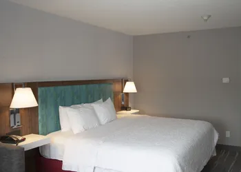 Hampton Inn Utica hotel thumbnail 4