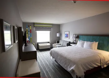 Hampton Inn Utica hotel thumbnail 5