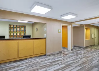La Quinta Inn by Wyndham Auburn Worcester hotel thumbnail 4