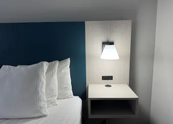 La Quinta Inn by Wyndham Auburn Worcester hotel thumbnail 5