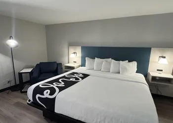 La Quinta Inn by Wyndham Auburn Worcester hotel thumbnail 7