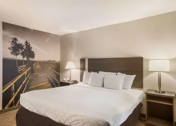Clarion Pointe Forsyth I-75 hotel thumbnail 6