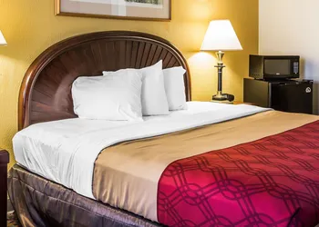 Rodeway Inn & Suites Carrollton hotel thumbnail 5
