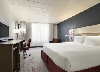 Ramada by Wyndham Beaver Falls hotel thumbnail 4