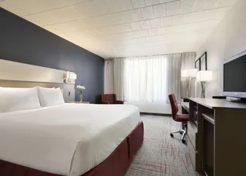 Ramada by Wyndham Beaver Falls hotel thumbnail 8