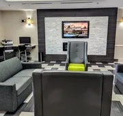 La Quinta Inn & Suites by Wyndham Prattville hotel detail image 3