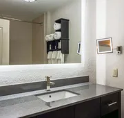 La Quinta Inn & Suites by Wyndham Prattville hotel detail image 4