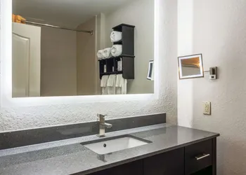 La Quinta Inn & Suites by Wyndham Prattville hotel thumbnail 4