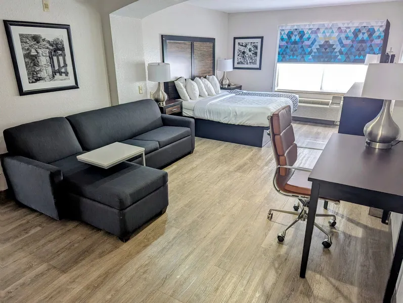 La Quinta Inn & Suites by Wyndham Prattville hotel detail image 6