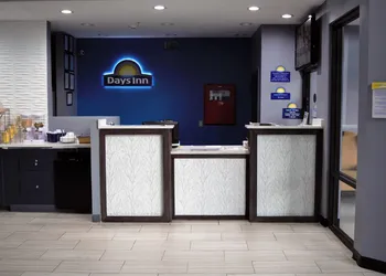 Days Inn by Wyndham Montgomery hotel thumbnail 2