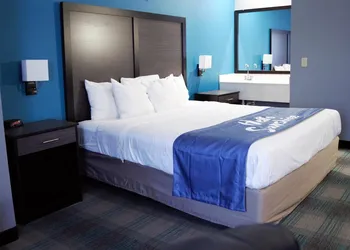 Days Inn by Wyndham Montgomery hotel thumbnail 5