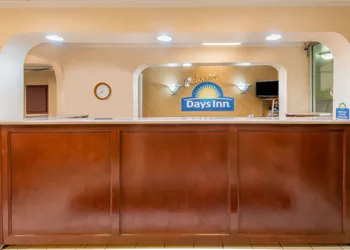 Days Inn by Wyndham Shorter hotel thumbnail 2