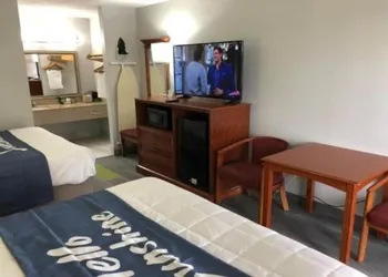 Days Inn by Wyndham Shorter hotel thumbnail 3