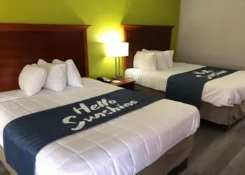 Days Inn by Wyndham Shorter hotel thumbnail 4