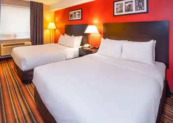 Comfort Hotel & Suites hotel thumbnail 6