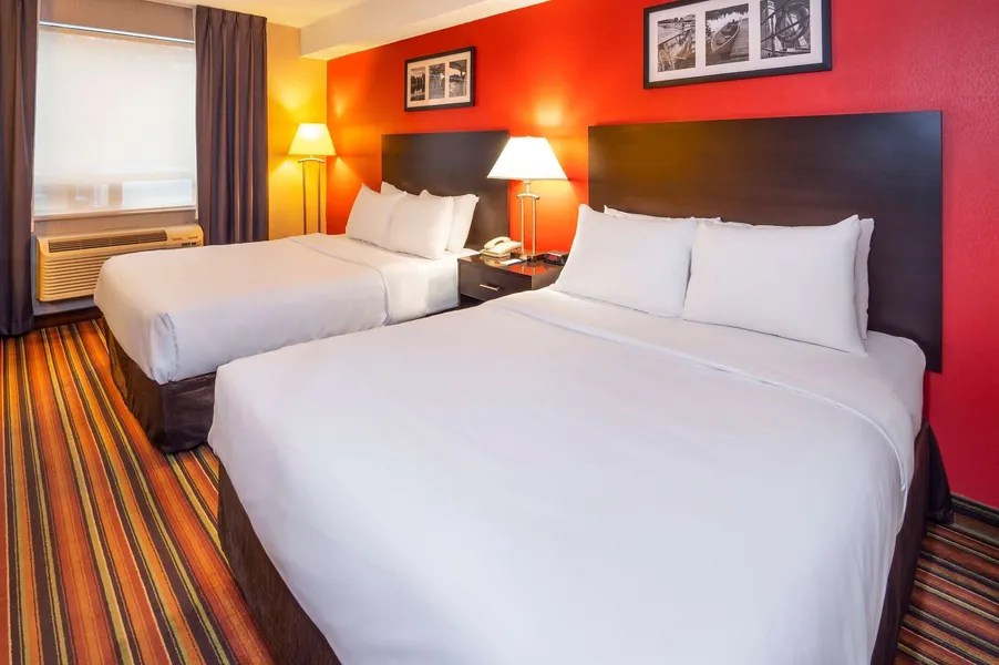 Comfort Hotel & Suites hotel detail image 6