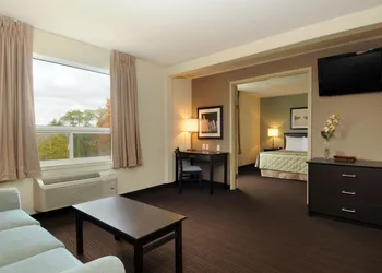 Super 8 by Wyndham Peterborough hotel thumbnail 7