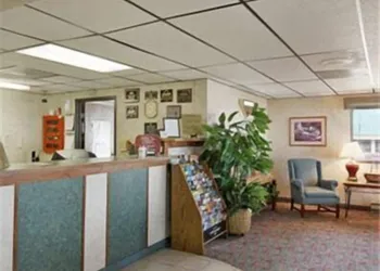 Sunset Inn & Suites - Lincoln Airport hotel thumbnail 4