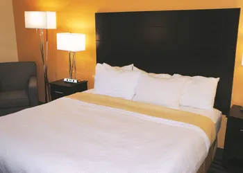 La Quinta Inn by Wyndham Lincoln, Nebraska hotel thumbnail 3