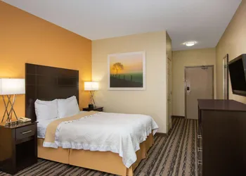 La Quinta Inn by Wyndham Lincoln, Nebraska hotel thumbnail 5